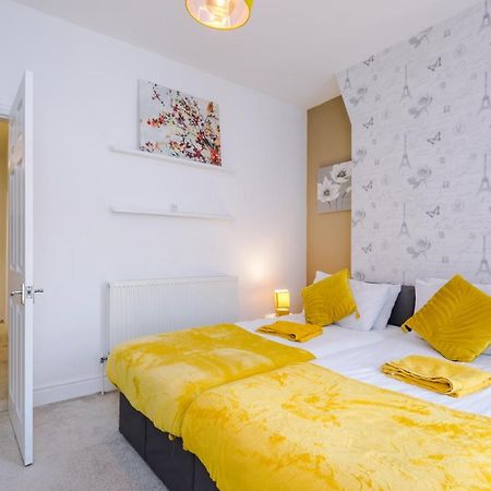 Finchley House Lovely House In Anfield, 2 Minutes Walk From The Stadium, Parking And Wifi Villa Ливърпул Екстериор снимка
