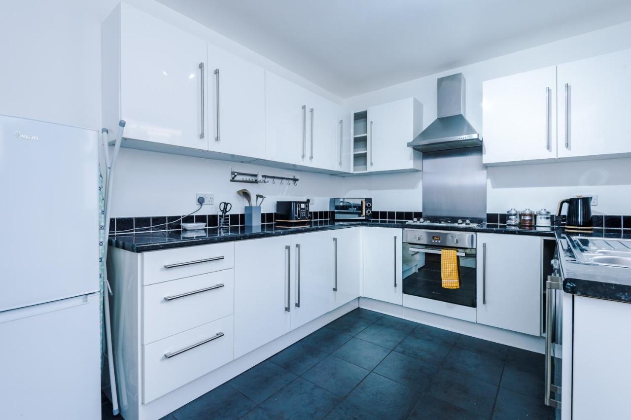 Finchley House Lovely House In Anfield, 2 Minutes Walk From The Stadium, Parking And Wifi Villa Ливърпул Екстериор снимка