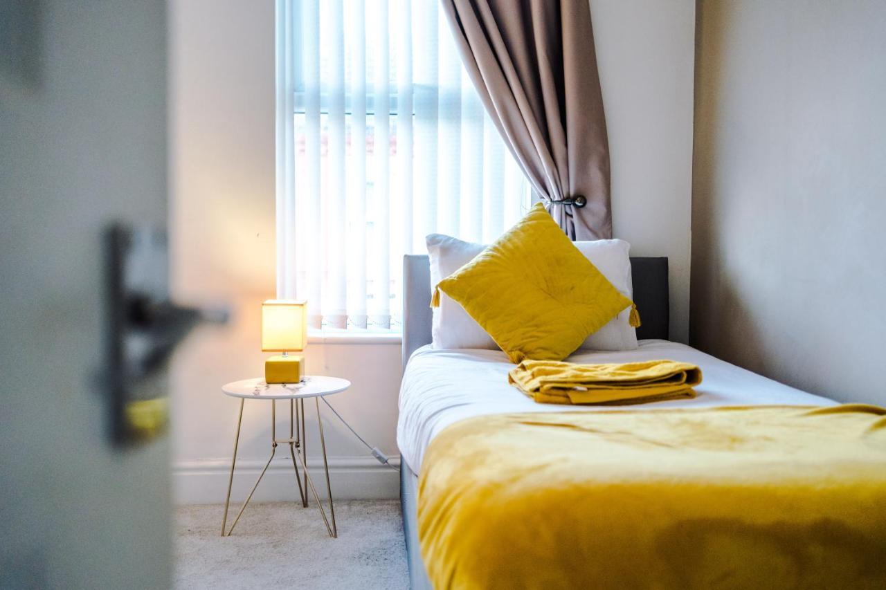 Finchley House Lovely House In Anfield, 2 Minutes Walk From The Stadium, Parking And Wifi Villa Ливърпул Екстериор снимка